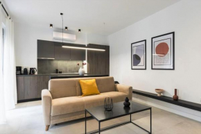 Academy Elegant Apartment #101